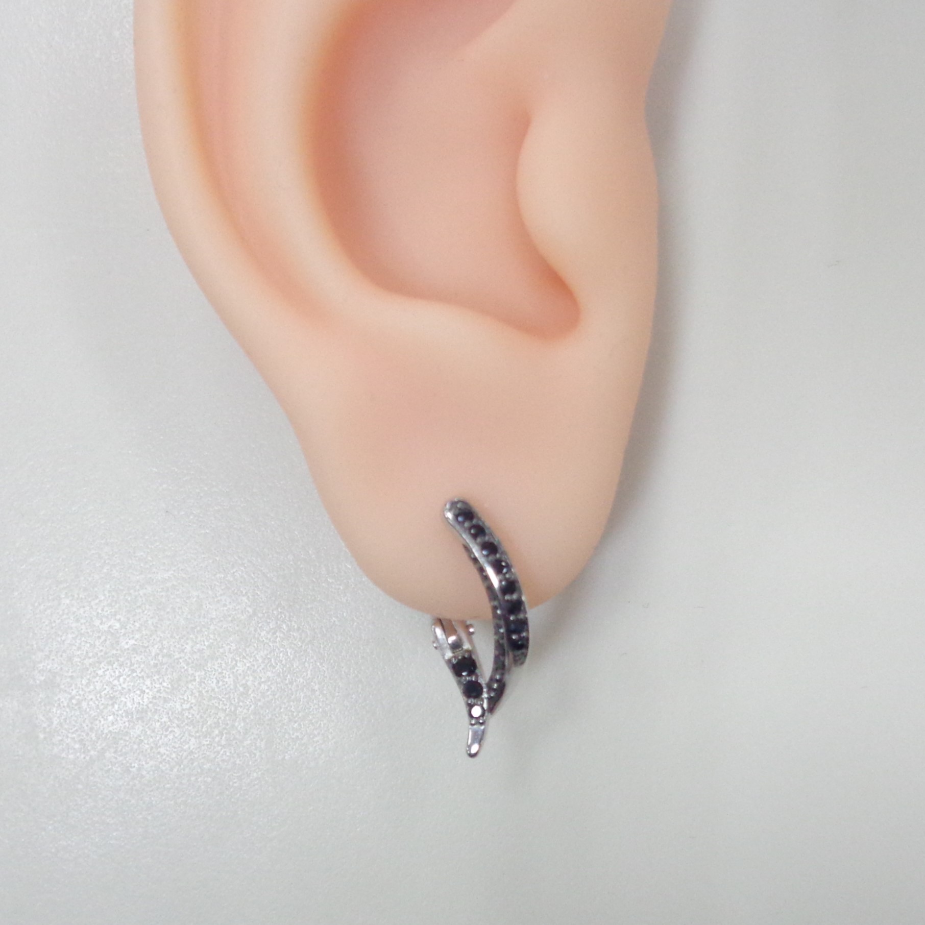 Серебряные серьги со шпинелью